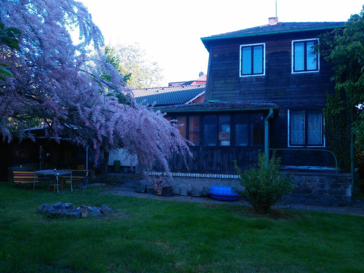 פראג Old Summer House With Renovated Bathroom מראה חיצוני תמונה