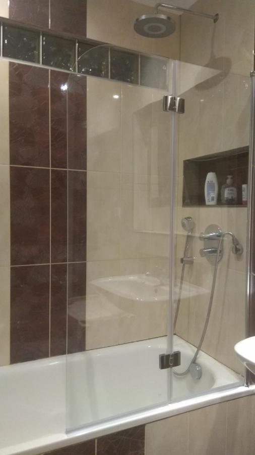 פראג Old Summer House With Renovated Bathroom מראה חיצוני תמונה