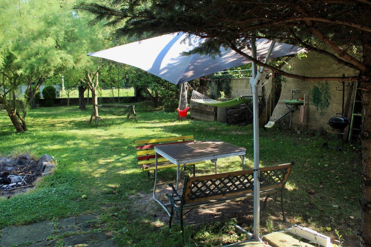 פראג Old Summer House With Renovated Bathroom מראה חיצוני תמונה