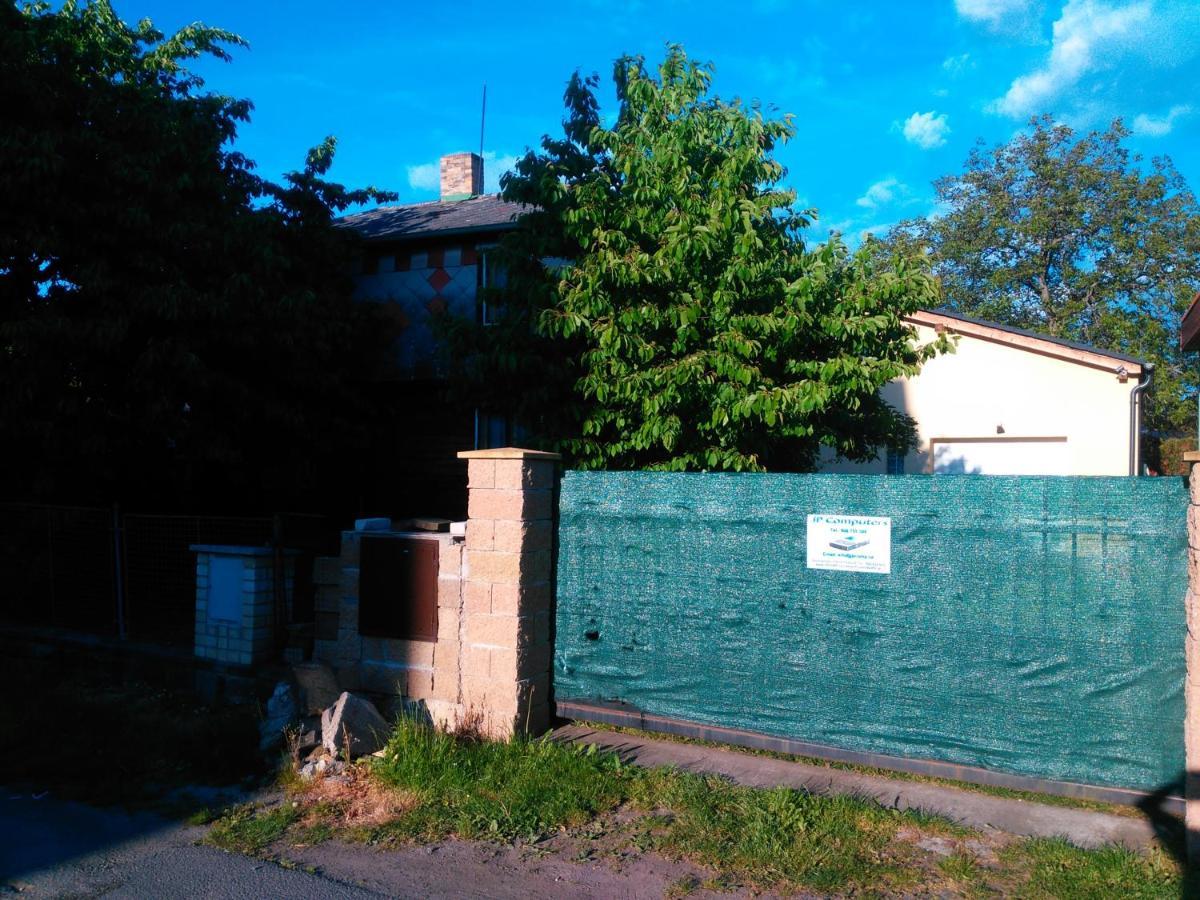 פראג Old Summer House With Renovated Bathroom מראה חיצוני תמונה